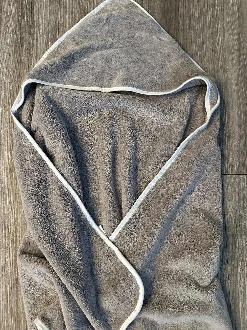 Set of 4 Soft Hooded Towel Wrap in Gray with White Trim